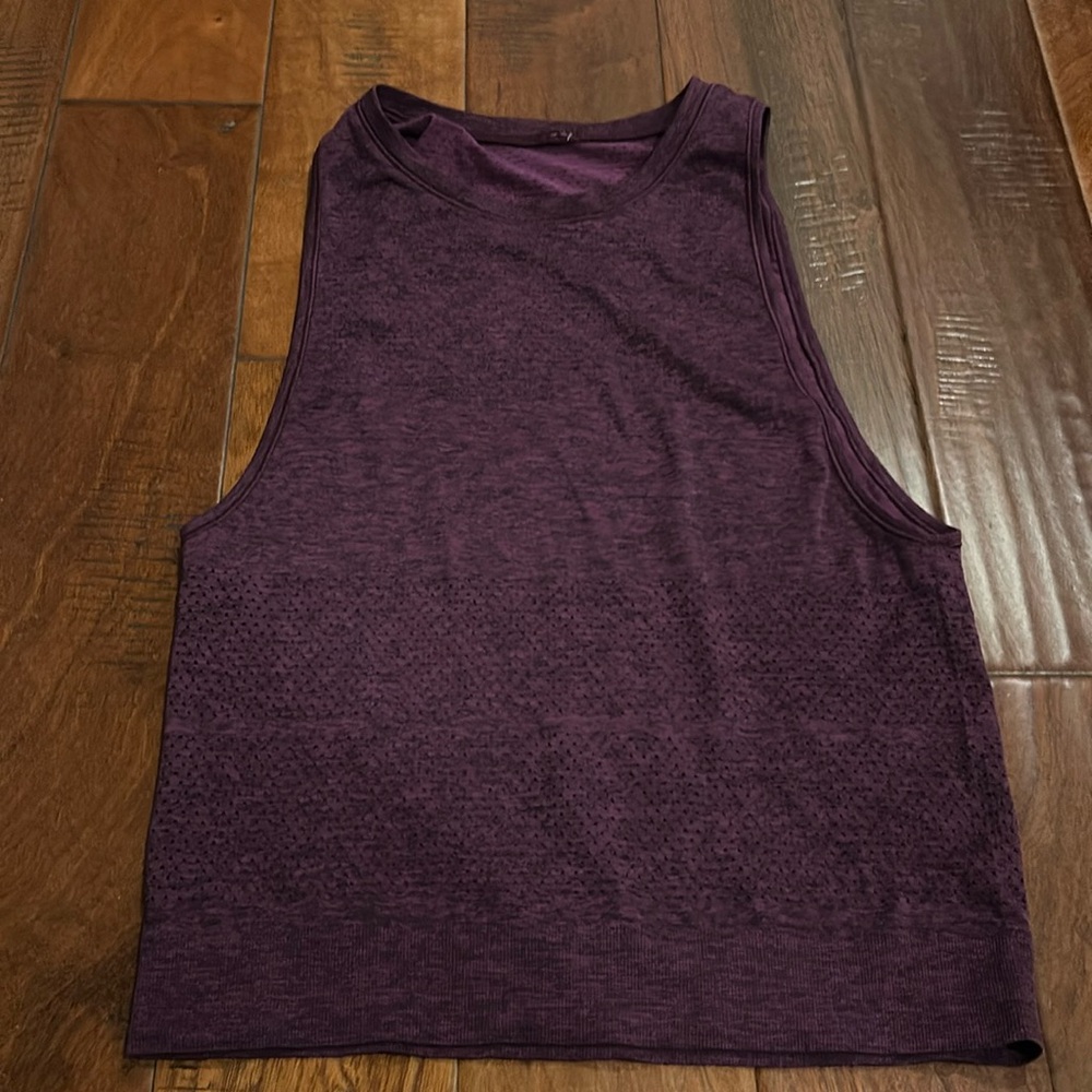 Lululemon tank-fits like a M